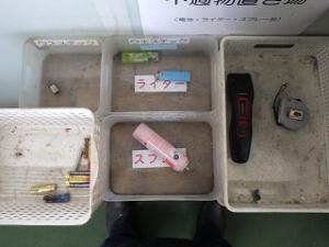 びん・缶へ混入していた電池や小型家電、中身の入ったままのびん2