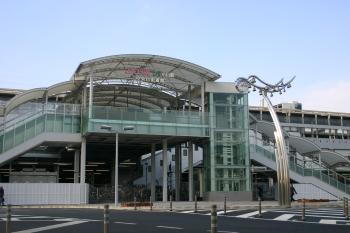 小山駅東口モニュメント01