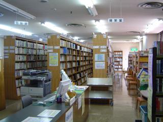 中央図書館小山分館の館内