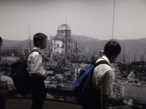 広島平和記念資料館、原爆ドーム、原爆死没者慰霊碑等の見学3